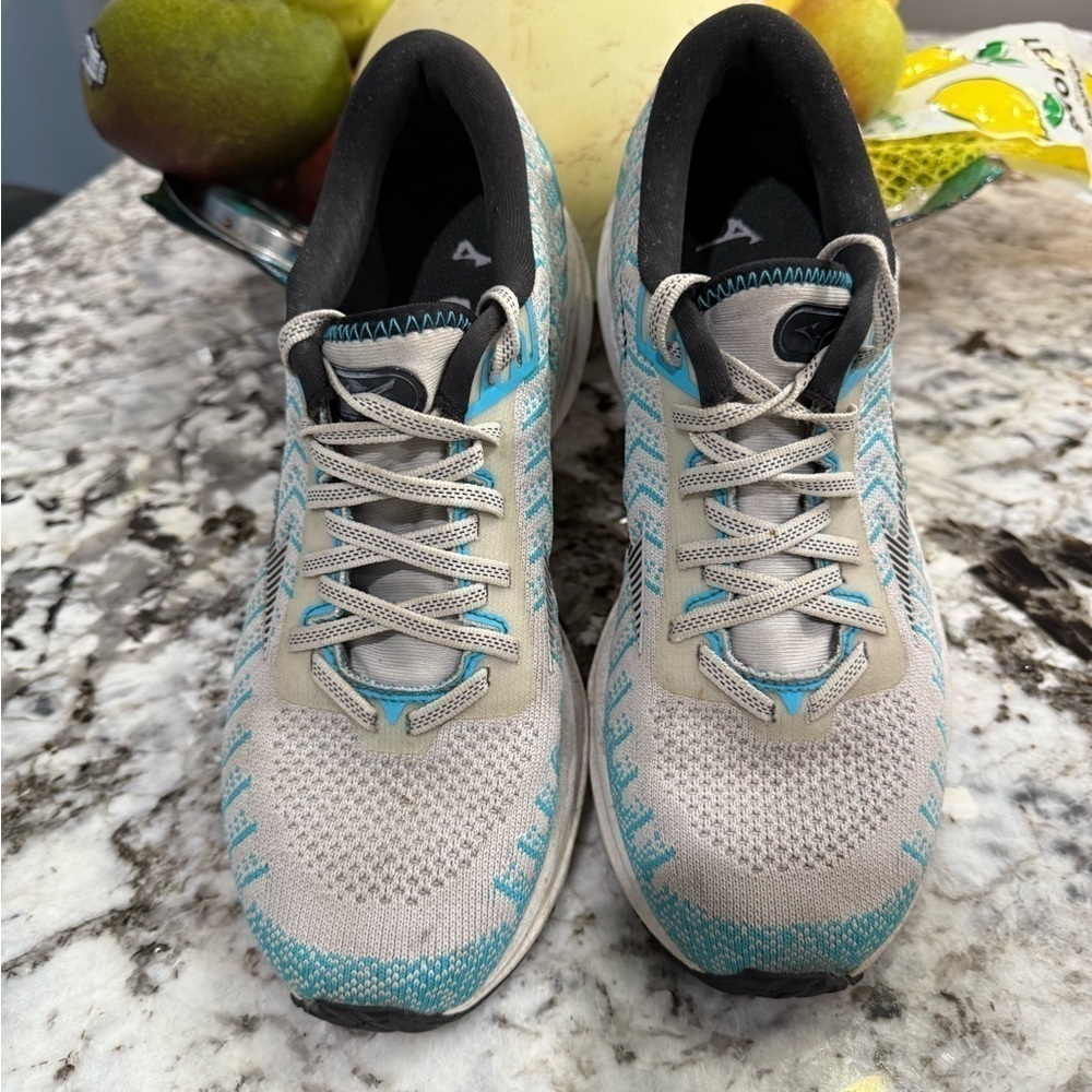 Mizuno Wave Roder woman’s size 9.5 - Picture 5 of 16